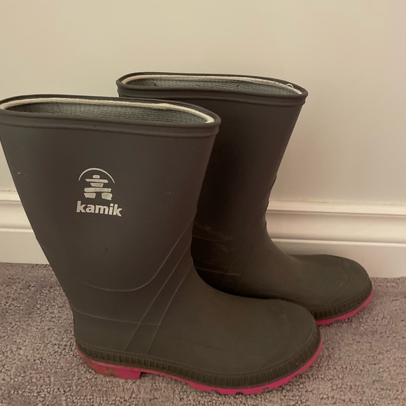 Girls size 5 Kamik rubber boots - Picture 1 of 1